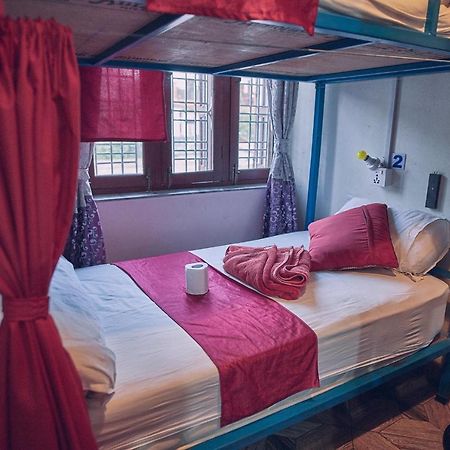 Aroma Tourist Hostel Покхара Экстерьер фото