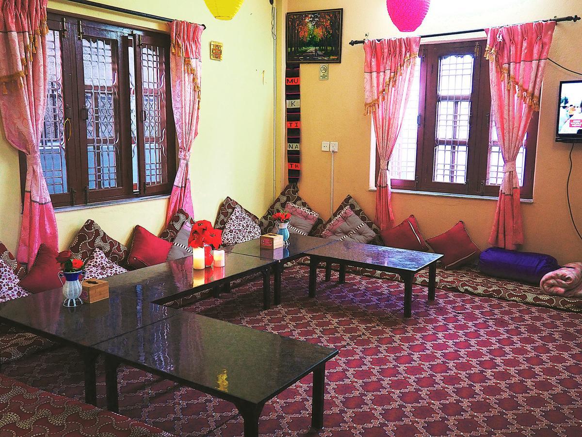 Aroma Tourist Hostel Покхара Экстерьер фото