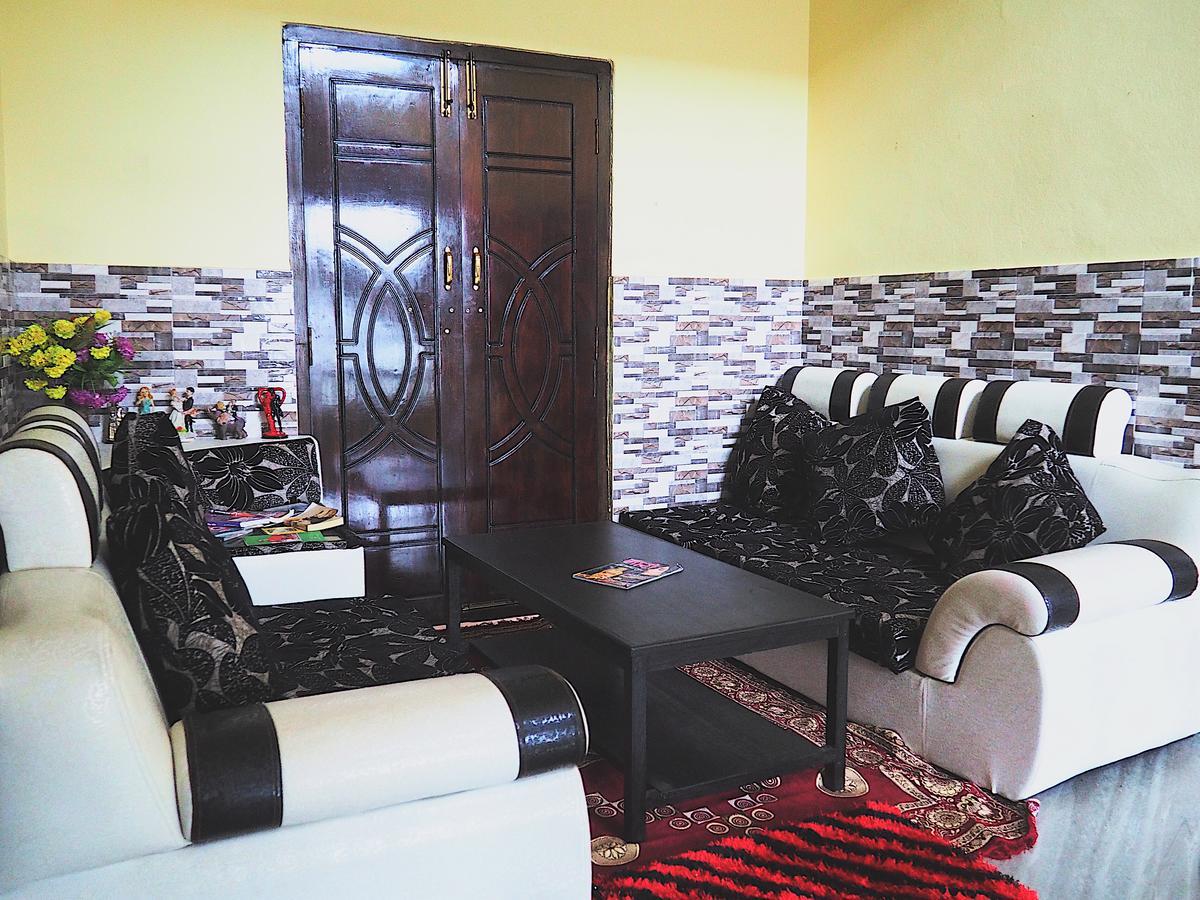 Aroma Tourist Hostel Покхара Экстерьер фото