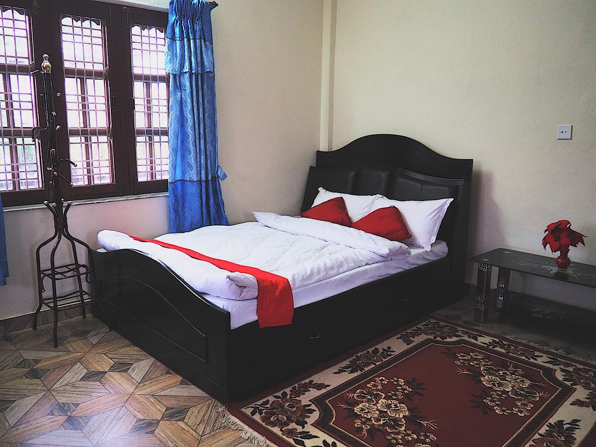 Aroma Tourist Hostel Покхара Экстерьер фото