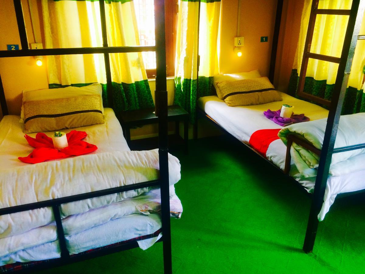 Aroma Tourist Hostel Покхара Экстерьер фото