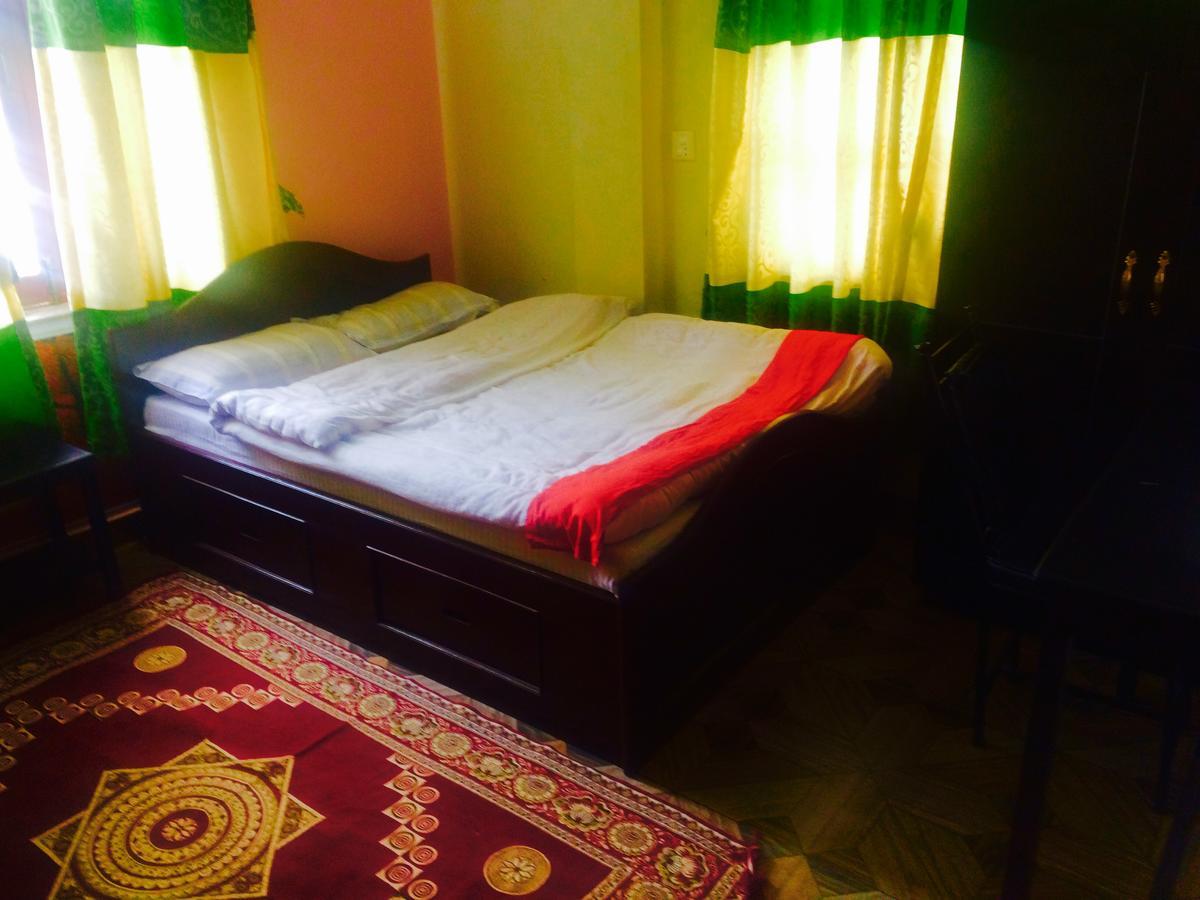 Aroma Tourist Hostel Покхара Экстерьер фото