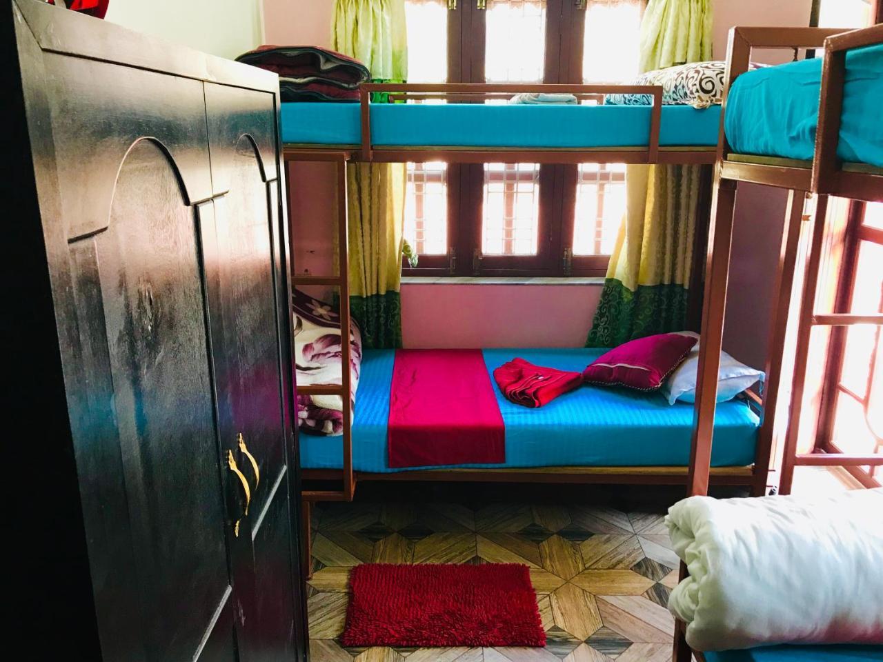 Aroma Tourist Hostel Покхара Экстерьер фото