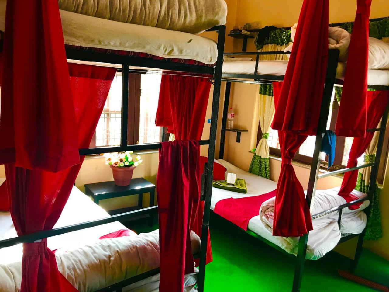 Aroma Tourist Hostel Покхара Экстерьер фото