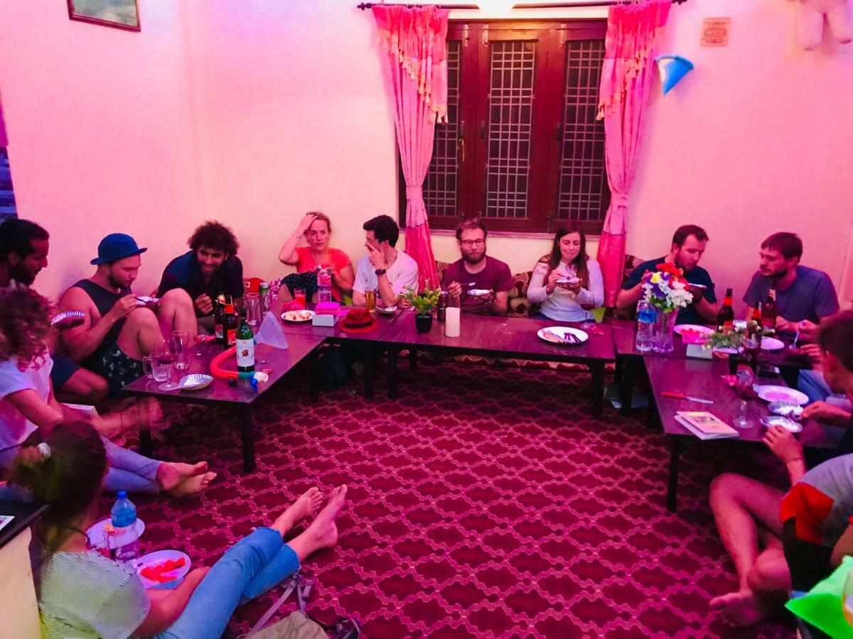 Aroma Tourist Hostel Покхара Экстерьер фото