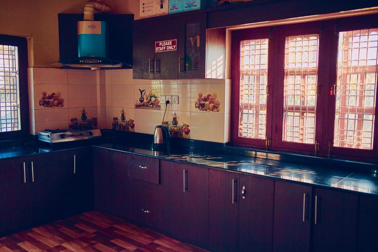 Aroma Tourist Hostel Покхара Экстерьер фото